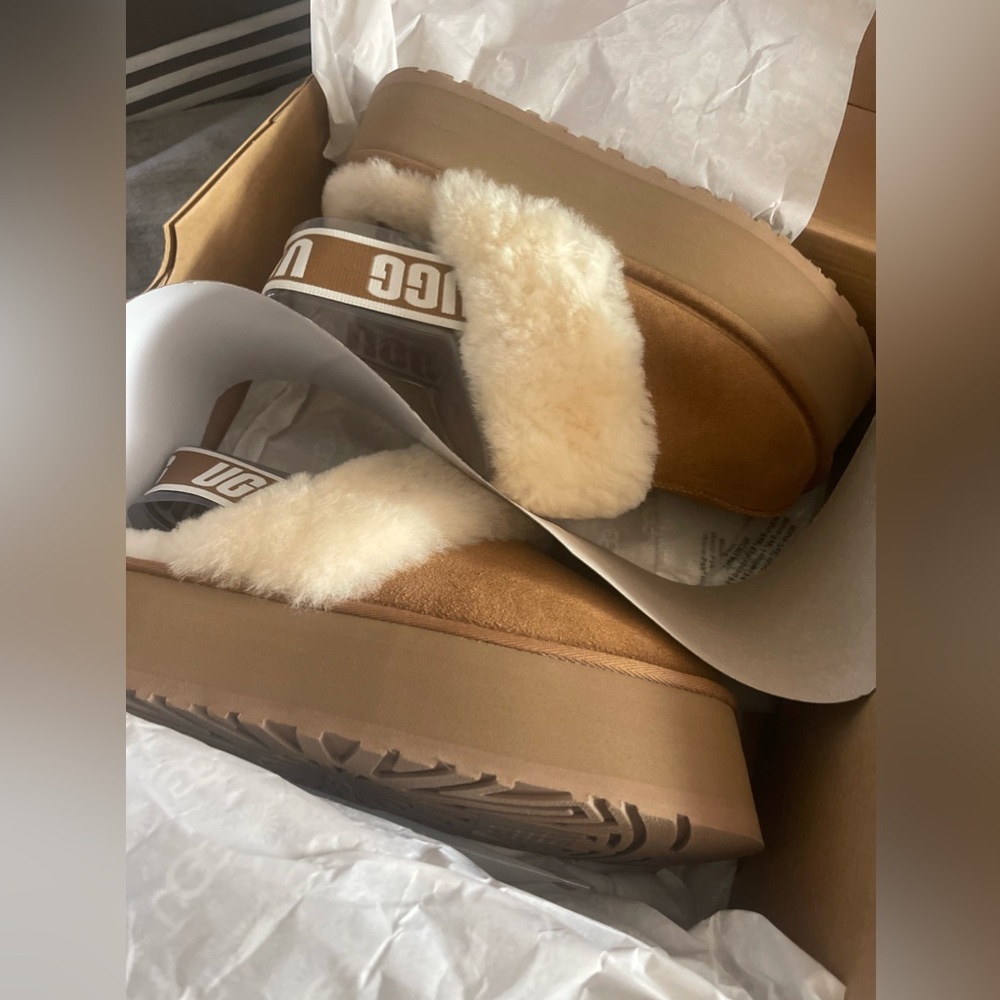 Ugg Women’s “Funkette” Slipper Chestnut Size 9
